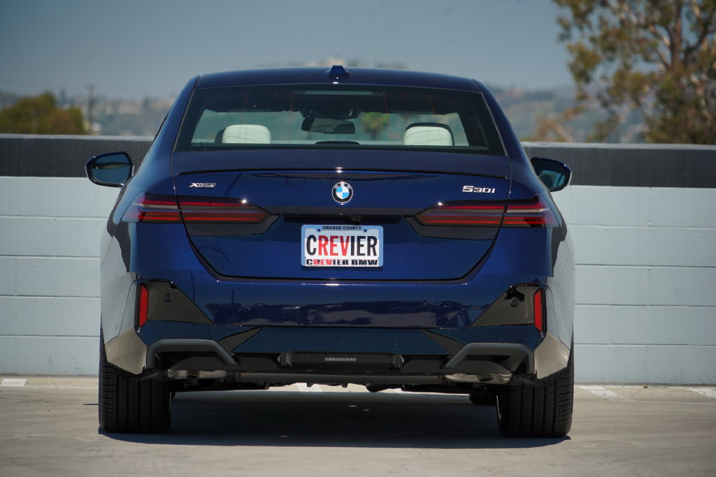 Thumbnail: 2027 BMW 5 Series - 6