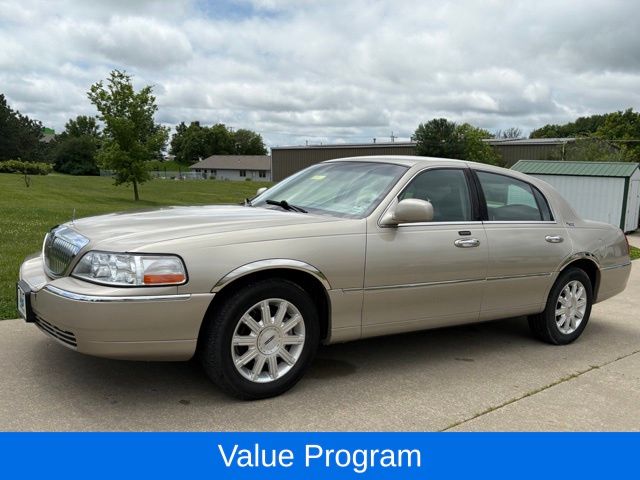 Brown (Tan) 2006 Lincoln Town Car Signature Limited Sedan Rear-Wheel Drive 4-Speed Automatic Overdrive