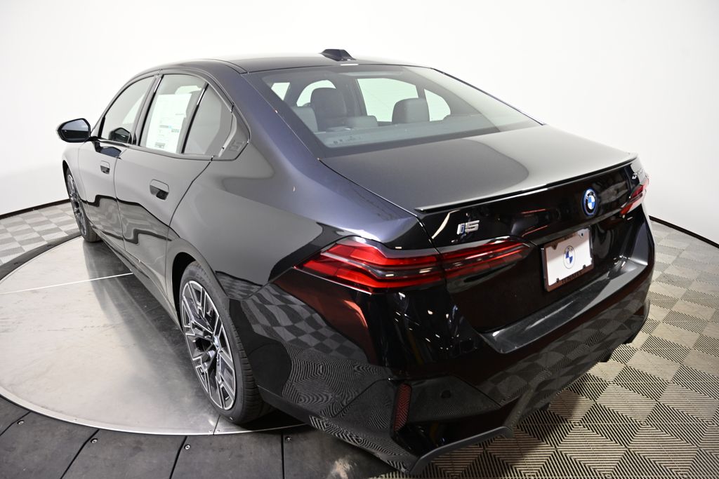 Thumbnail: 2027 BMW i5 - 3