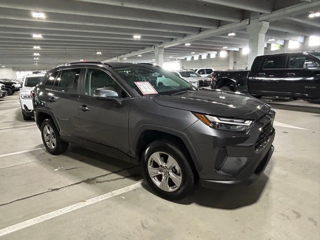 Used 2022 Toyota RAV4 XLE with VIN 2T3W1RFV4NW202762 for sale in Miami, FL