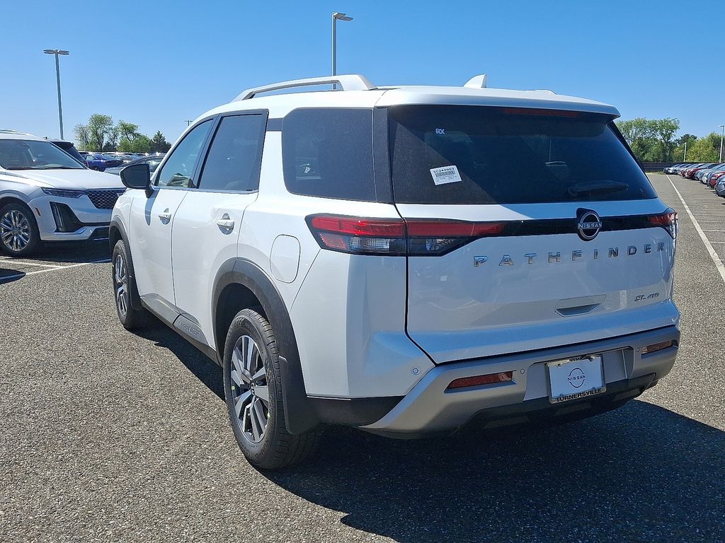 2025 Nissan Pathfinder SL 3