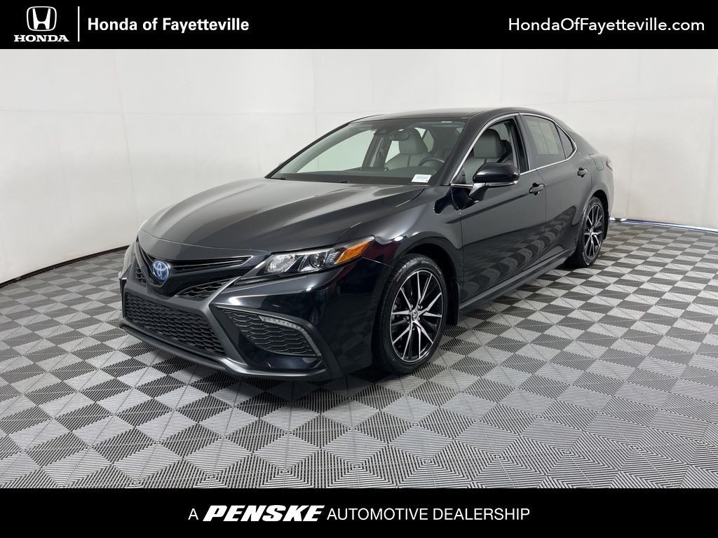 2024 Toyota Camry SE -
                Fayetteville, AR