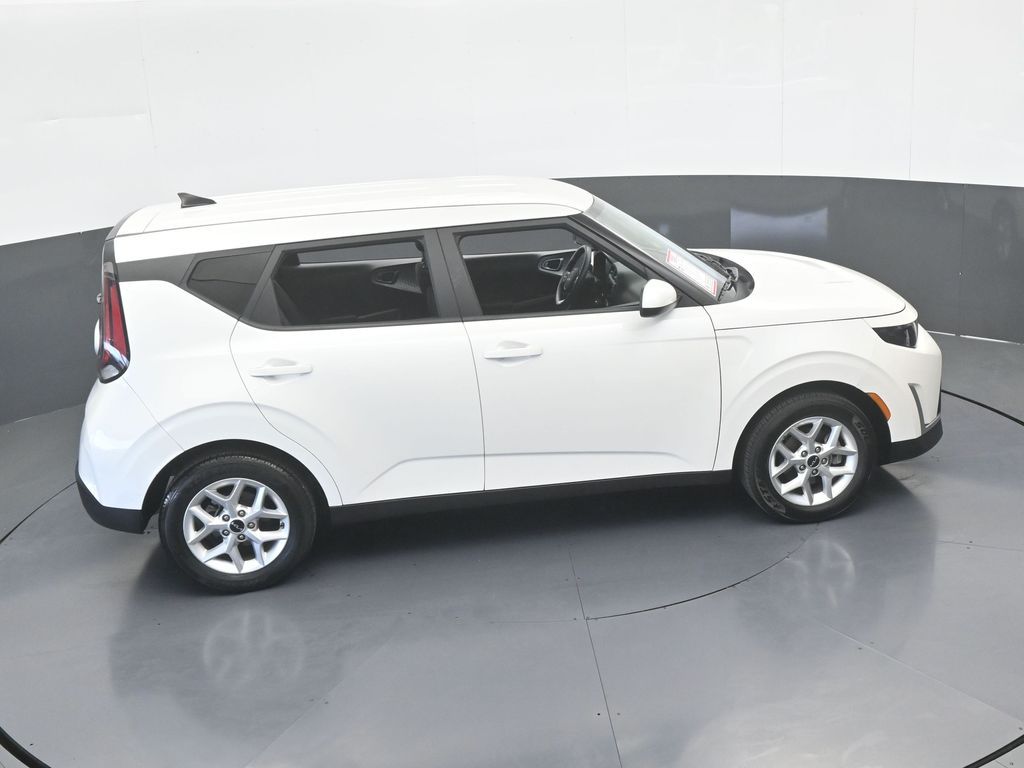 Used 2024 Snow White Pearl Kia LX image 48