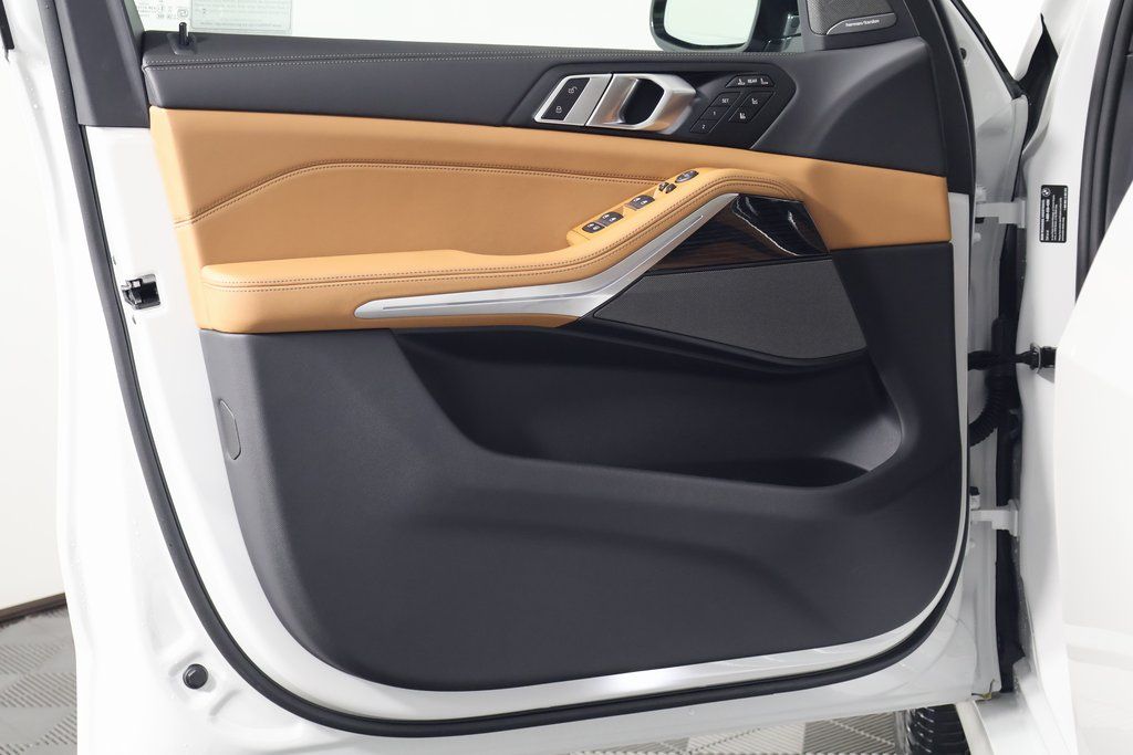 2026 BMW X7 xDrive40i 8
