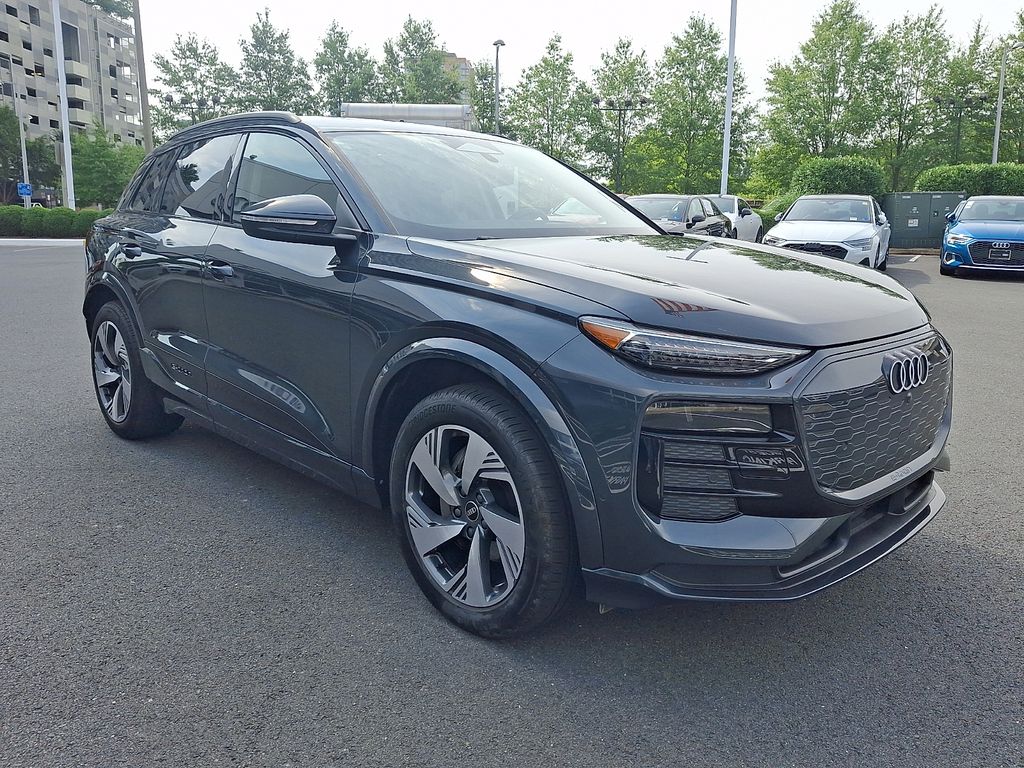 Thumbnail: 2025 Audi Q6 e-tron - 3