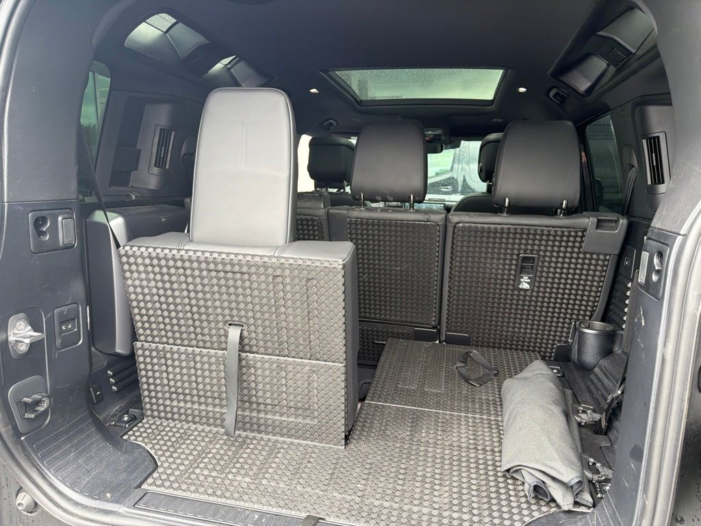 Certified Used 2025 Gray Land Rover X-Dynamic SE image 33