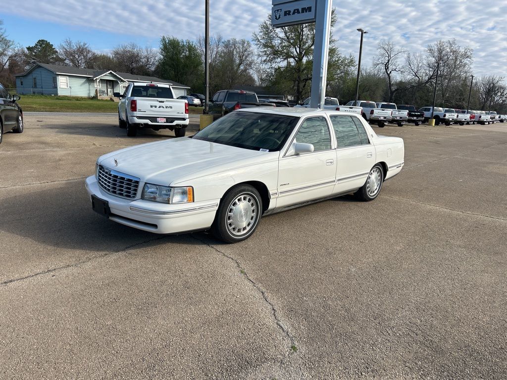 1997 Cadillac DeVille Sedan FWD