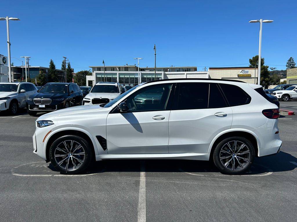 2025 BMW X5 M60i 2