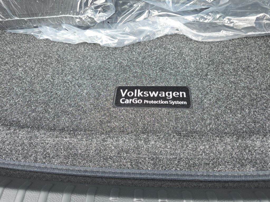 2026 Volkswagen Taos 1.5T SE Black Gray at Sutliff Volkswagen