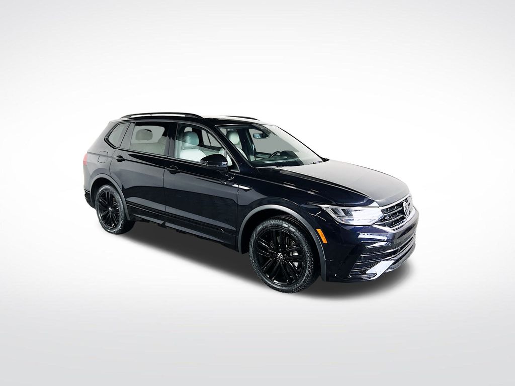 Used 2022 Volkswagen Tiguan SE R-LINE BLACK with VIN 3VV8B7AX3NM084449 for sale in Gladstone, OR