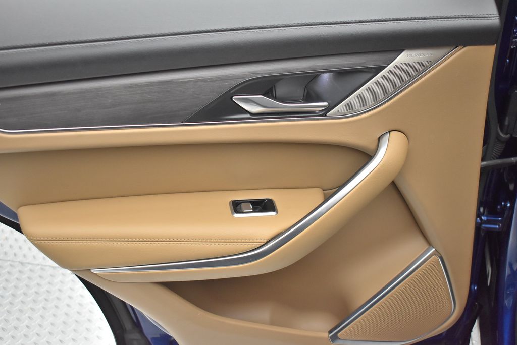 Thumbnail: 2021 Jaguar F-Pace - 32