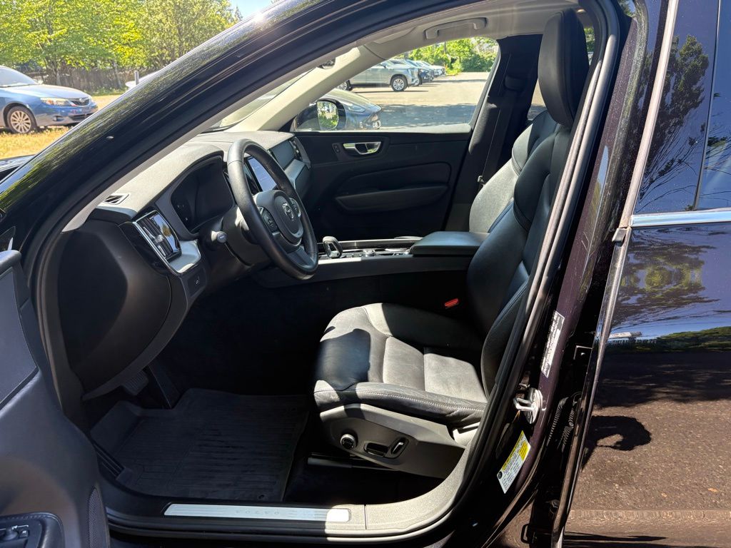 2023 Volvo XC60 B5 Core