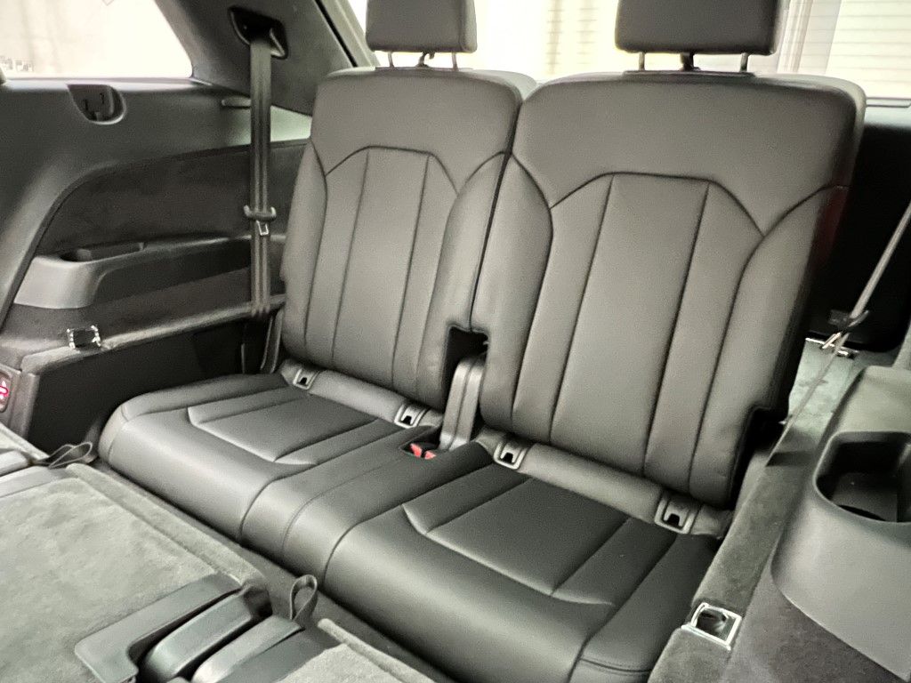 Thumbnail: 2024 Audi SQ7 - 21