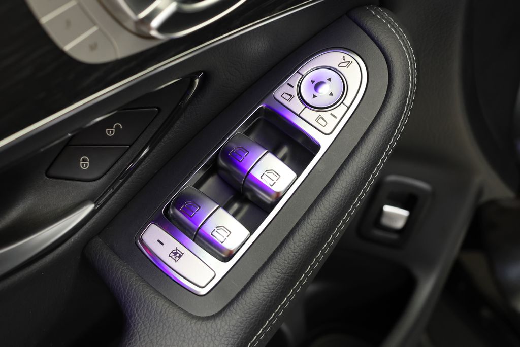 Thumbnail: 2022 Mercedes-Benz GLC - 31