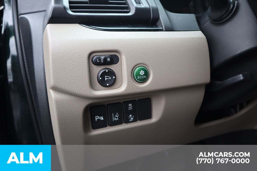 Used 2018  Honda Touring image 17