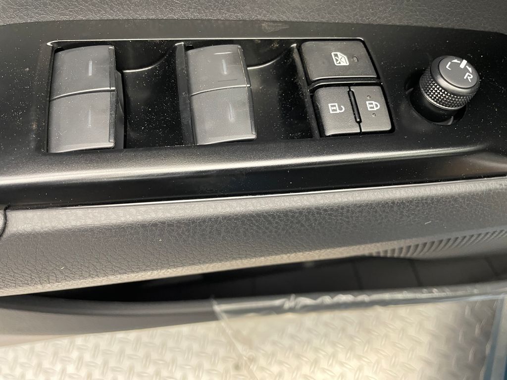 Thumbnail: 2025 Toyota Camry - 10