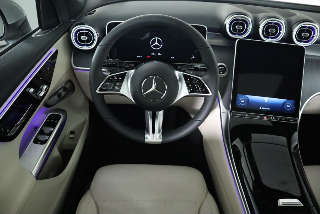 2025 Mercedes-Benz GLC 300 11
