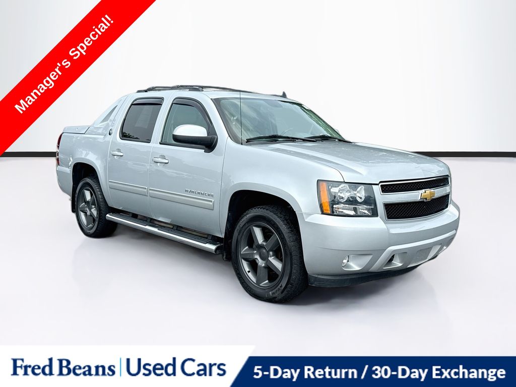 Silver Ice Metallic 2013 Chevrolet Avalanche Pickup Truck Four-Wheel Drive 6-Speed Automatic
