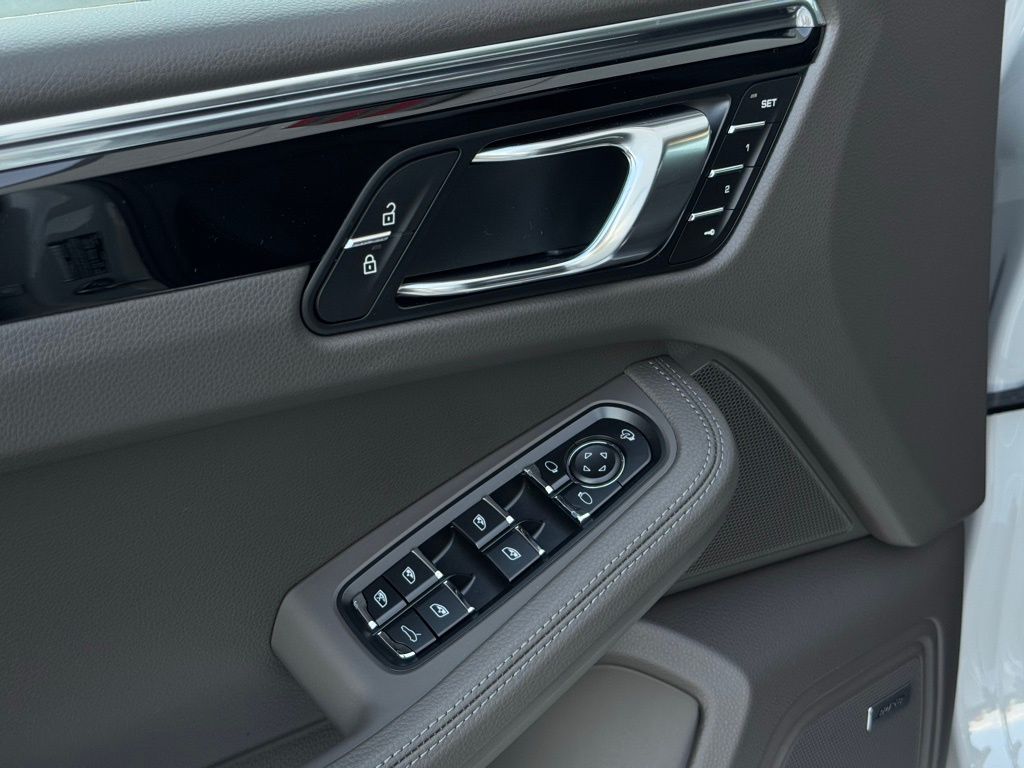 Used 2026  Porsche  image 23