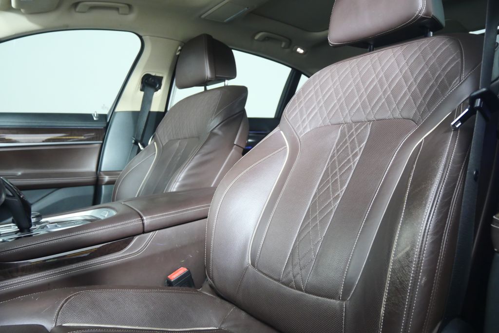 Thumbnail: 2016 BMW 7 Series - 9