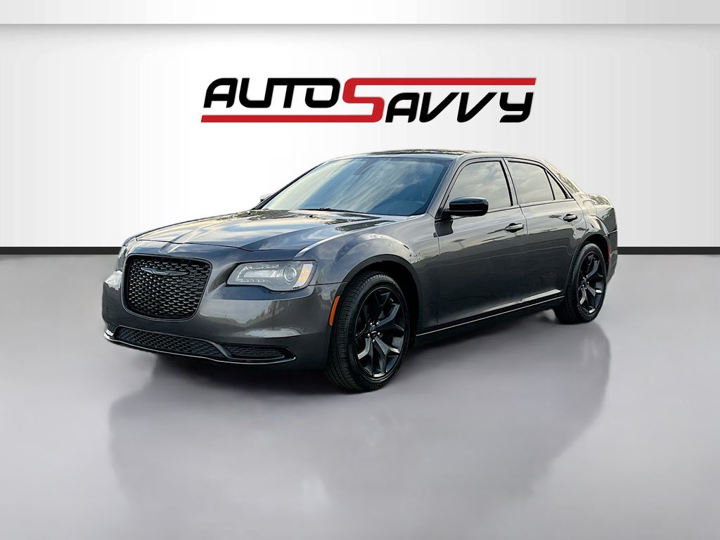 Used 2022 Gray Chrysler Touring image 3
