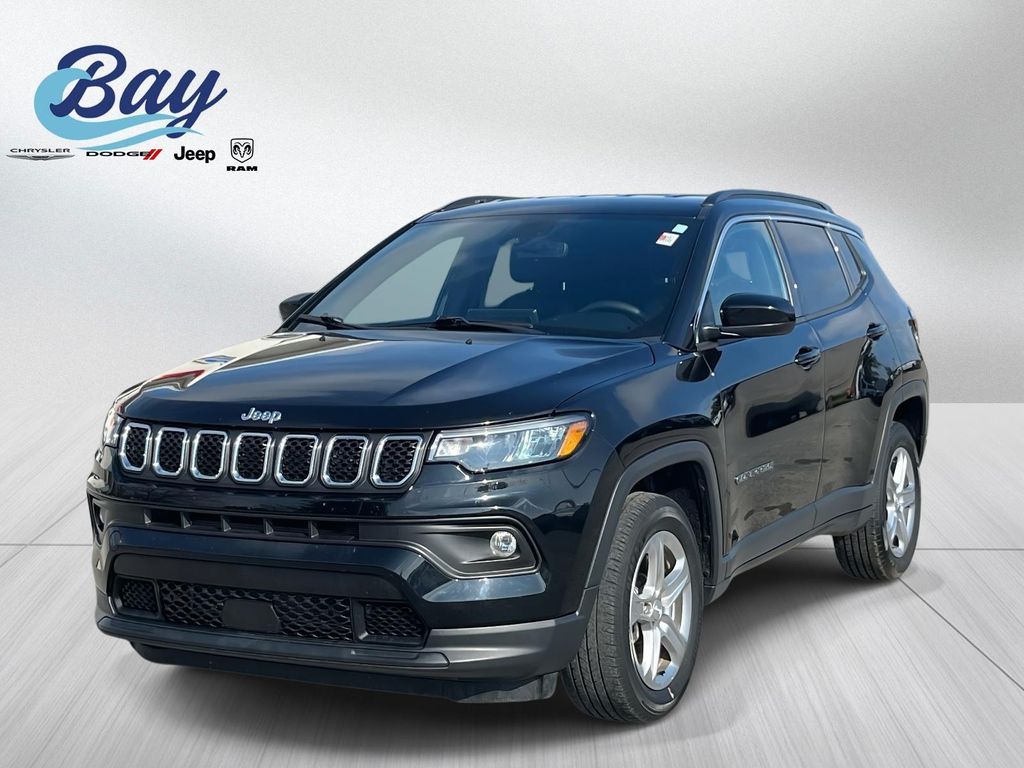 Diamond Black Crystal Pearlcoat 2024 Jeep Compass Latitude 4WD SUV / Crossover Four-Wheel Drive 8-Speed Automatic