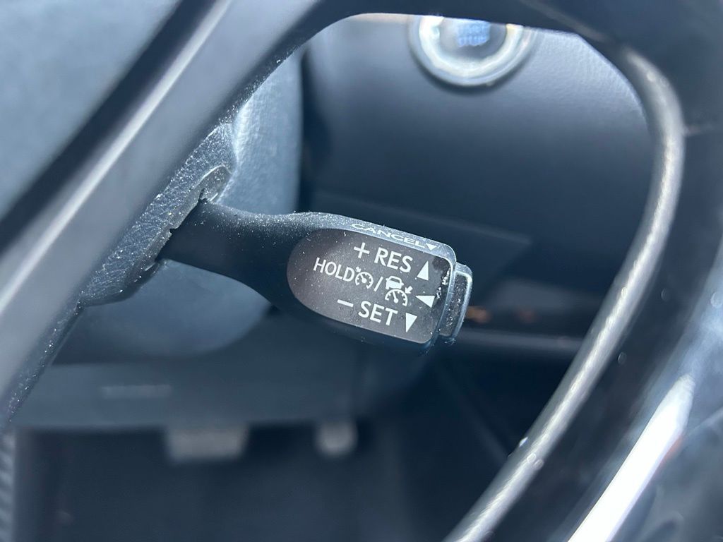 Thumbnail: 2021 Toyota C-HR - 23