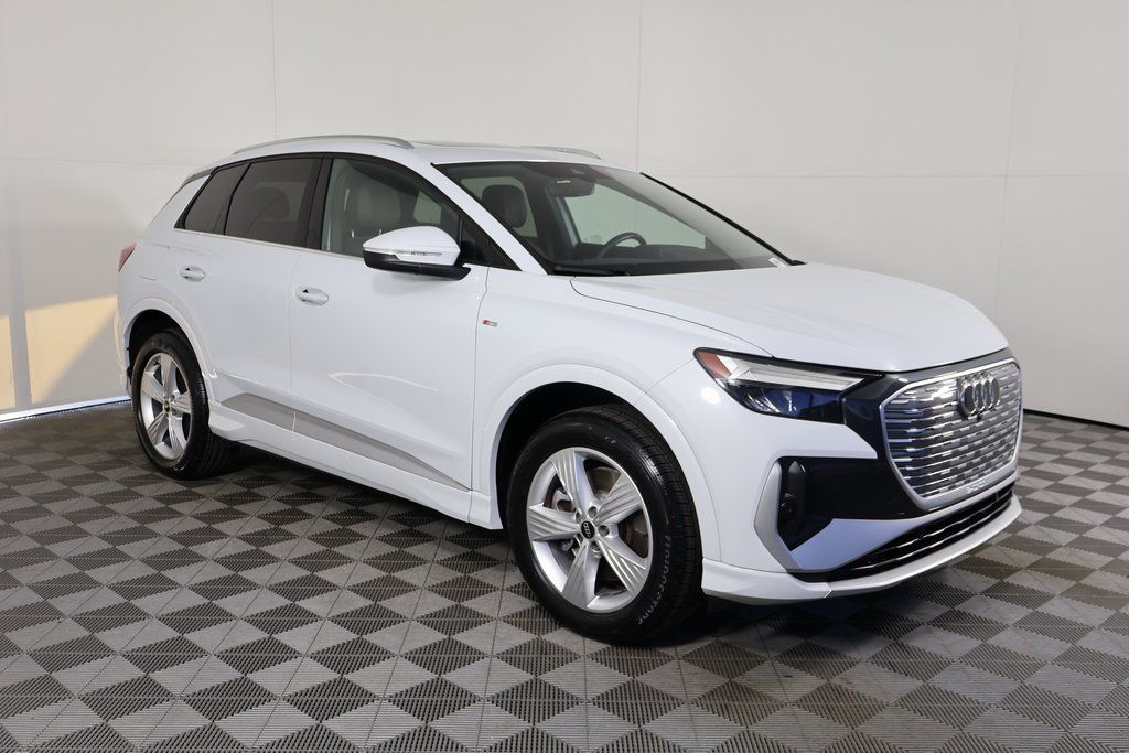 Thumbnail: 2023 Audi Q4 e-tron - 3