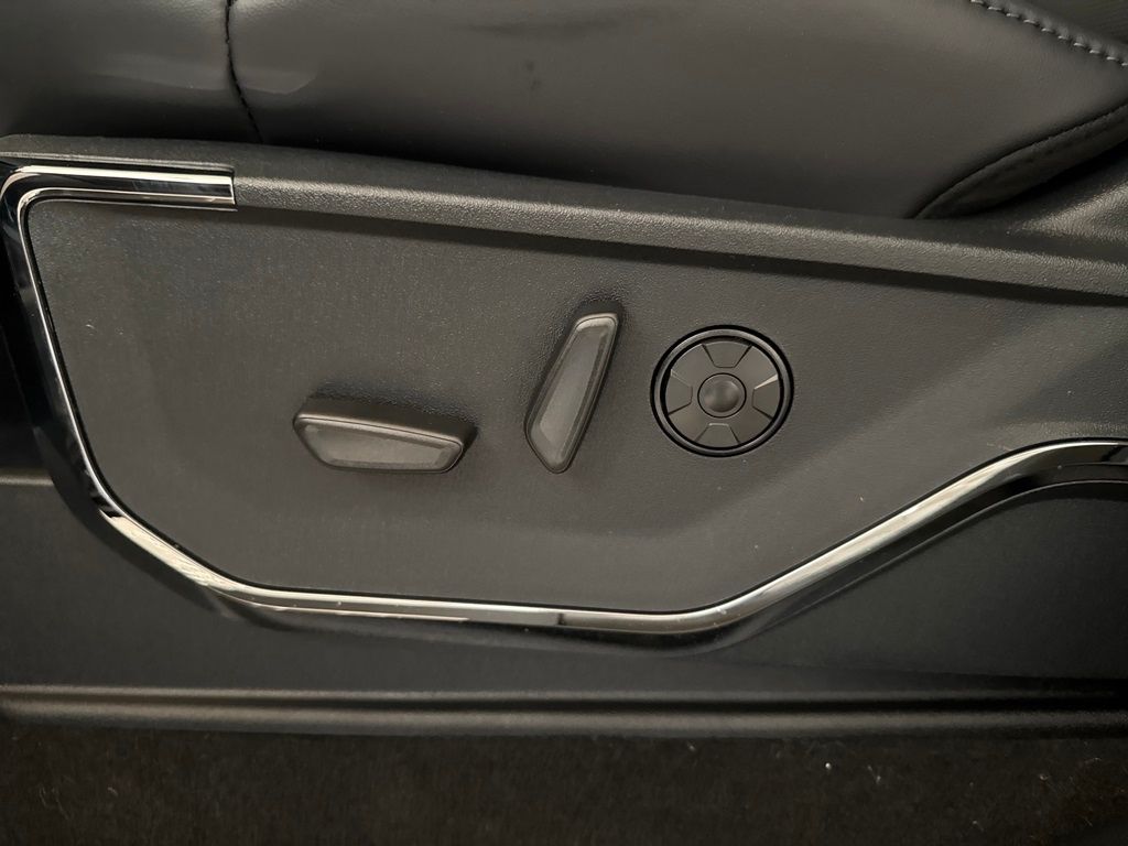 New 2026 Black Ford Platinum image 27