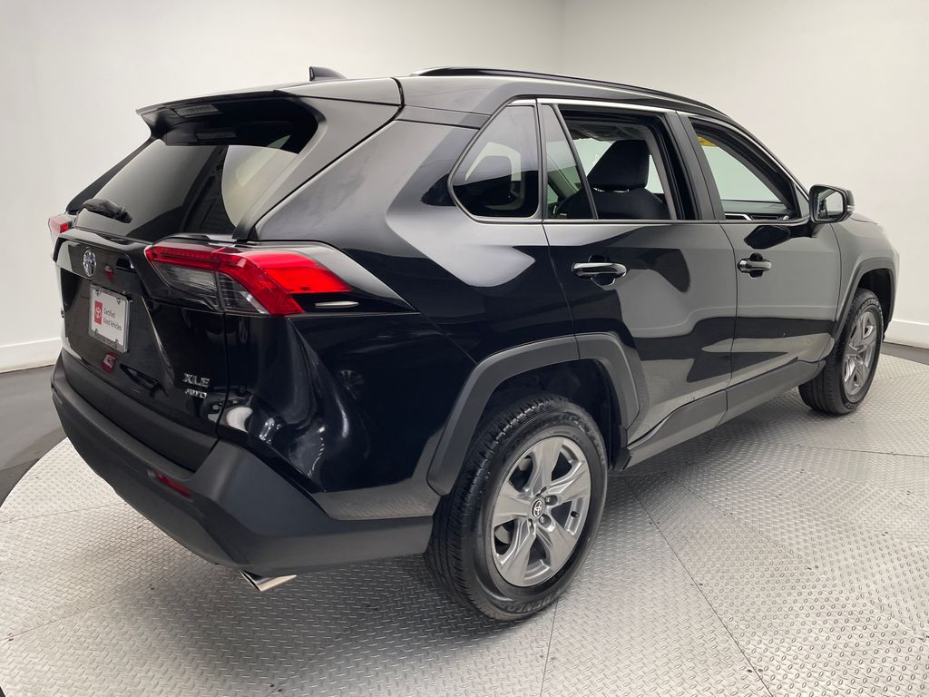 2024 Toyota RAV4 XLE 5