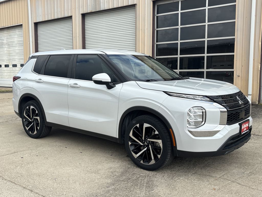2022 Mitsubishi Outlander ES  at Community Toyota