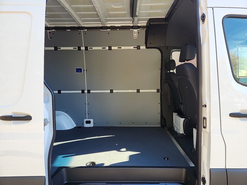 Thumbnail: 2025 Mercedes-Benz Sprinter - 6