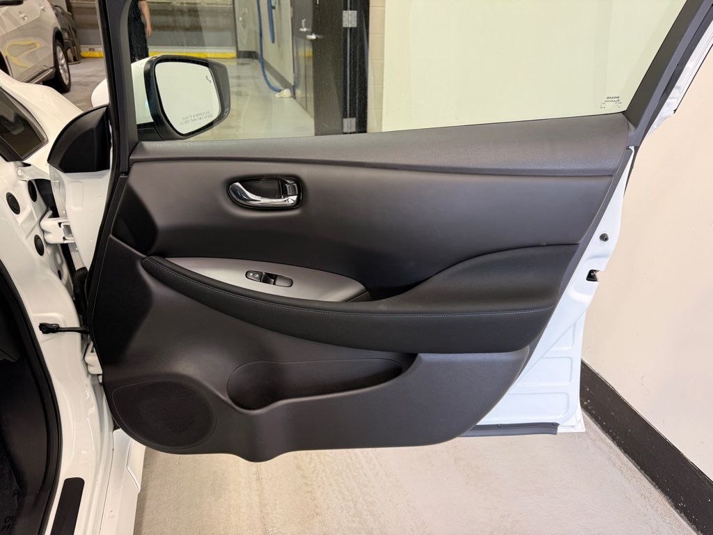 Thumbnail: 2022 Nissan Leaf - 28