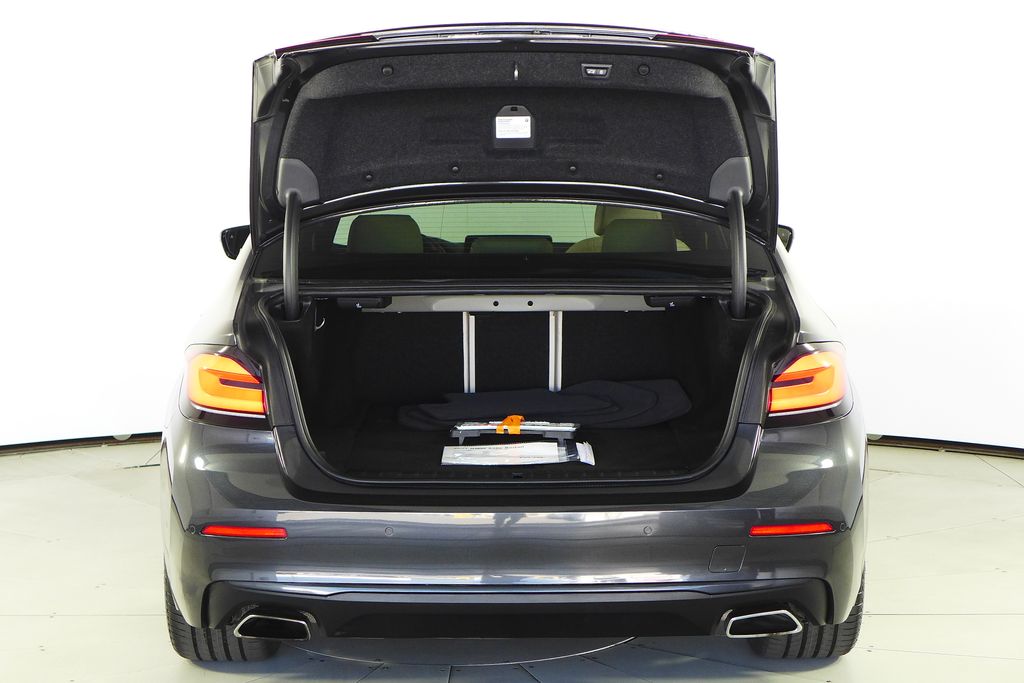 Thumbnail: 2021 BMW 5 Series - 10