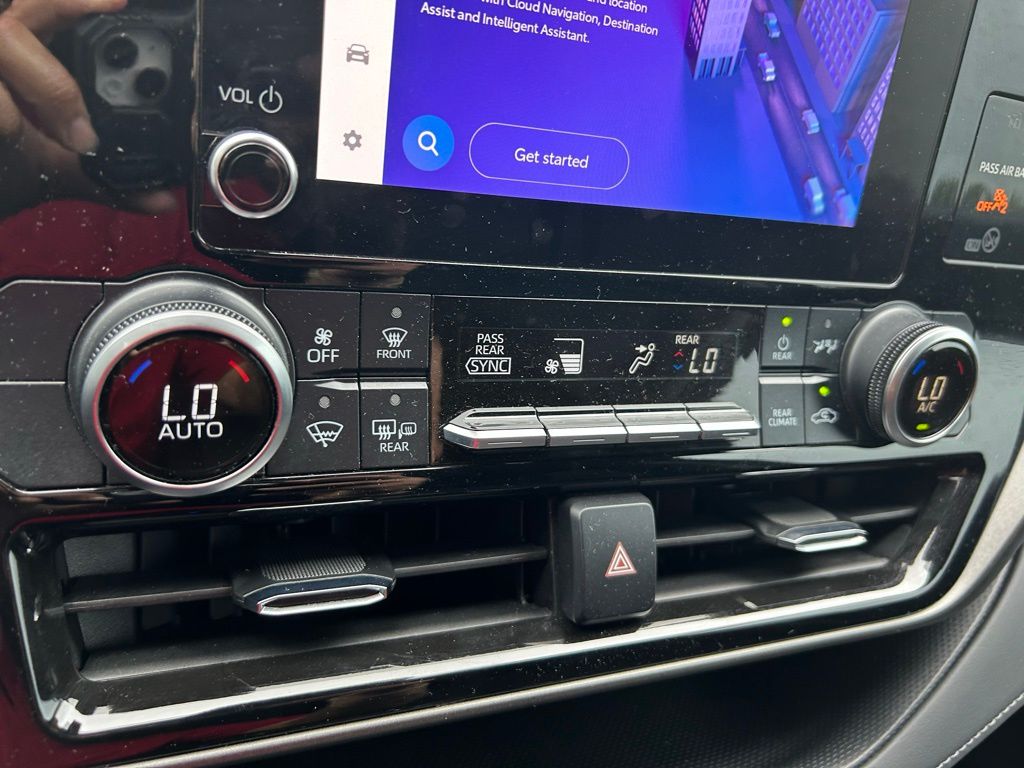 2023 Toyota Highlander LE 26