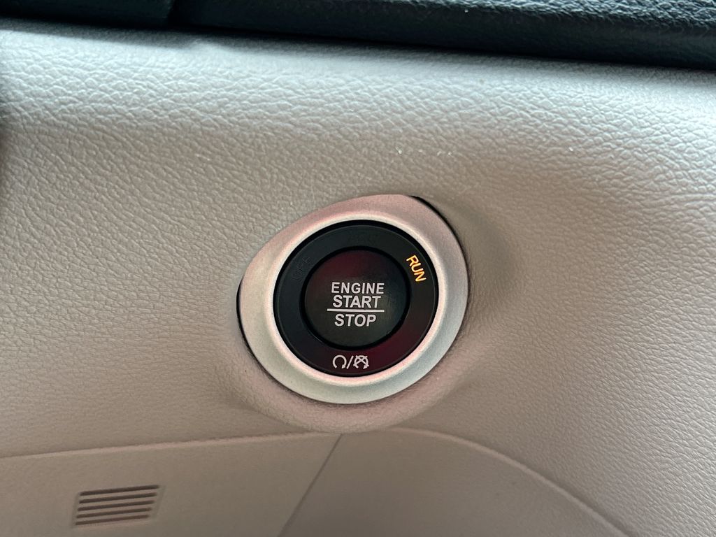 Thumbnail: 2024 Chrysler Pacifica - 19