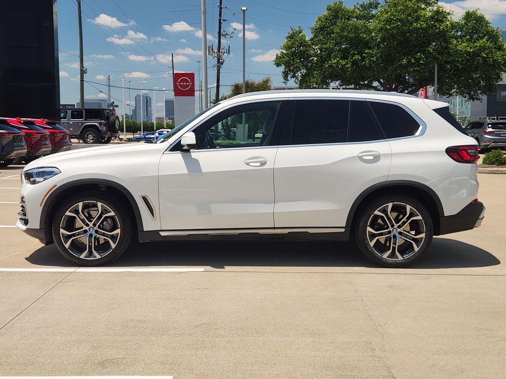 2021 BMW X5 sDrive40i White at Mac Haik CDJR North Houston