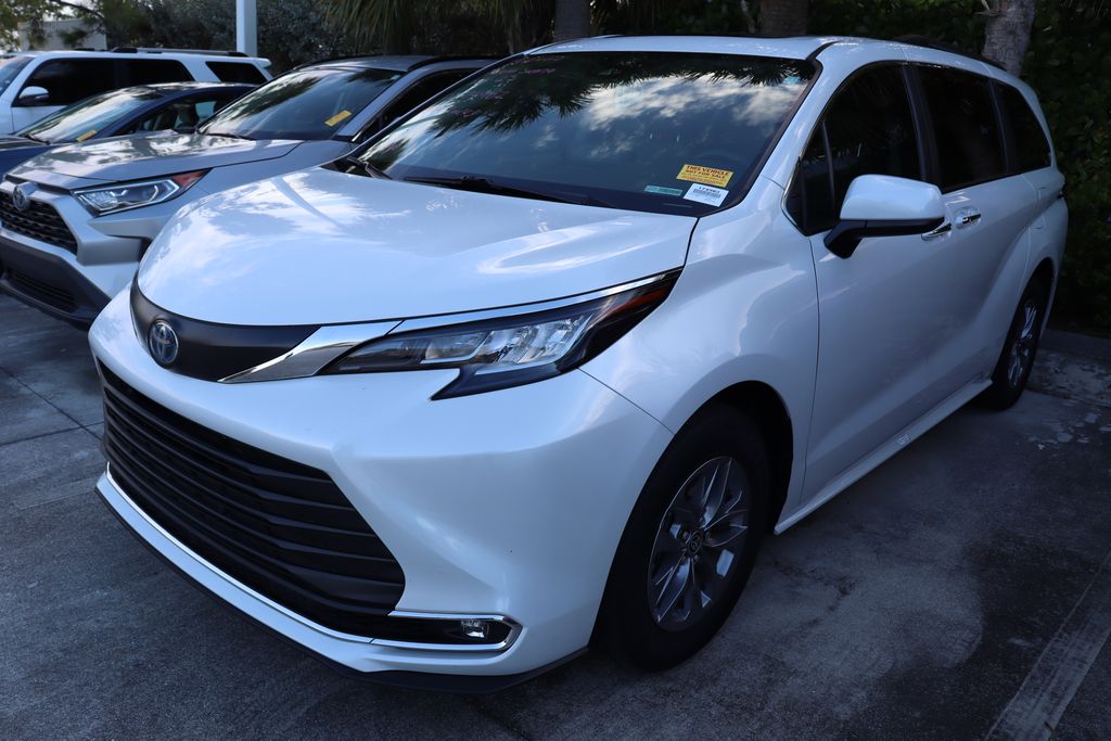 Thumbnail: 2023 Toyota Sienna - 2