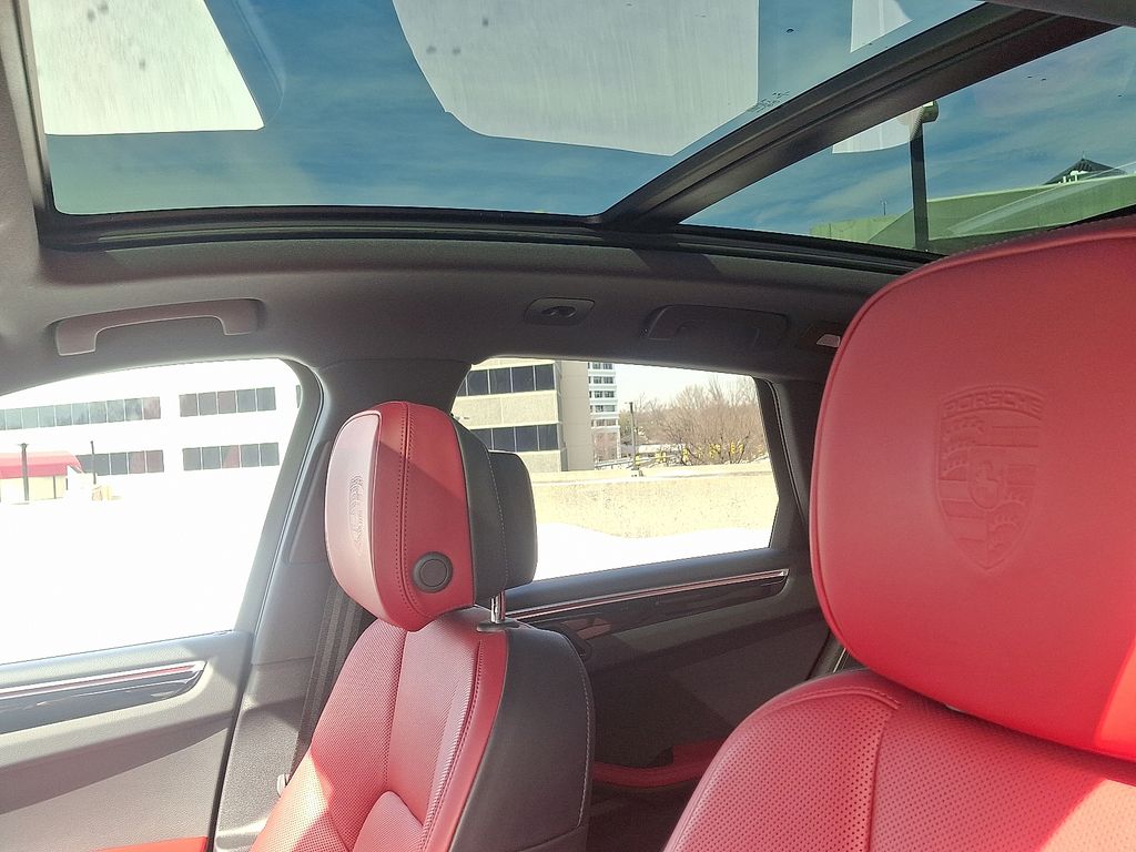 Thumbnail: 2023 Porsche Macan - 15