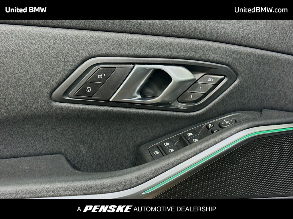 Thumbnail: 2025 BMW 3 Series - 3