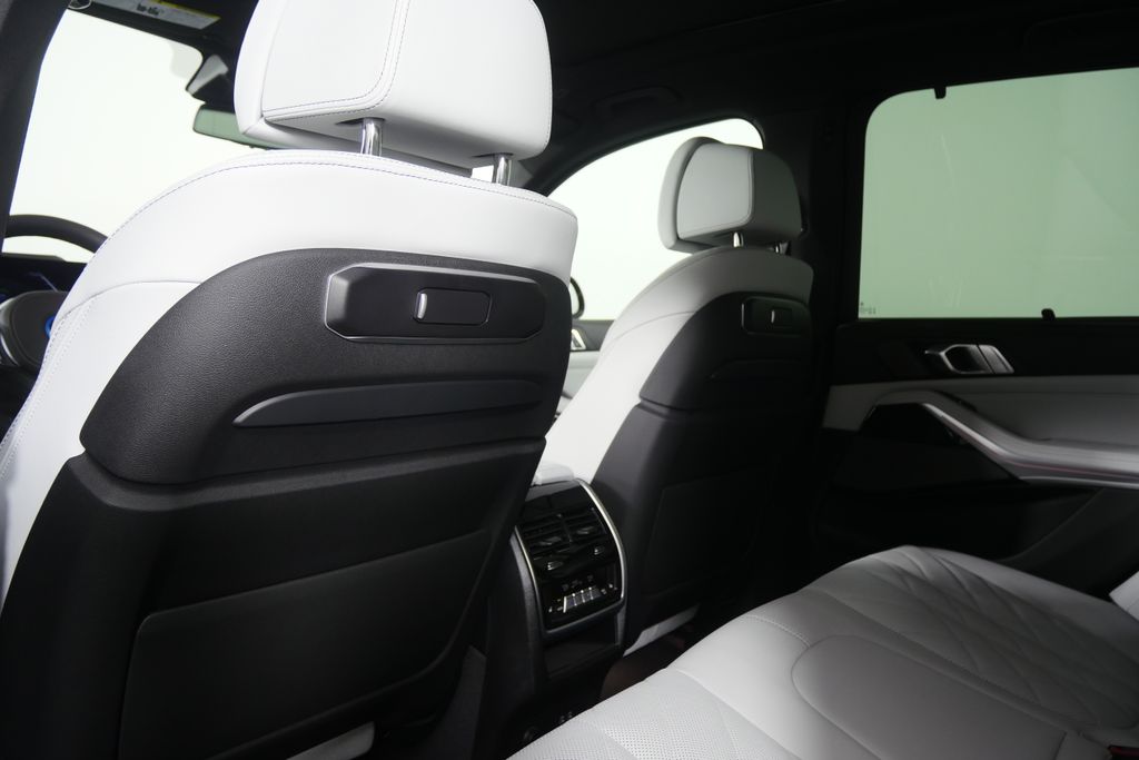 Thumbnail: 2026 BMW X5 - 17