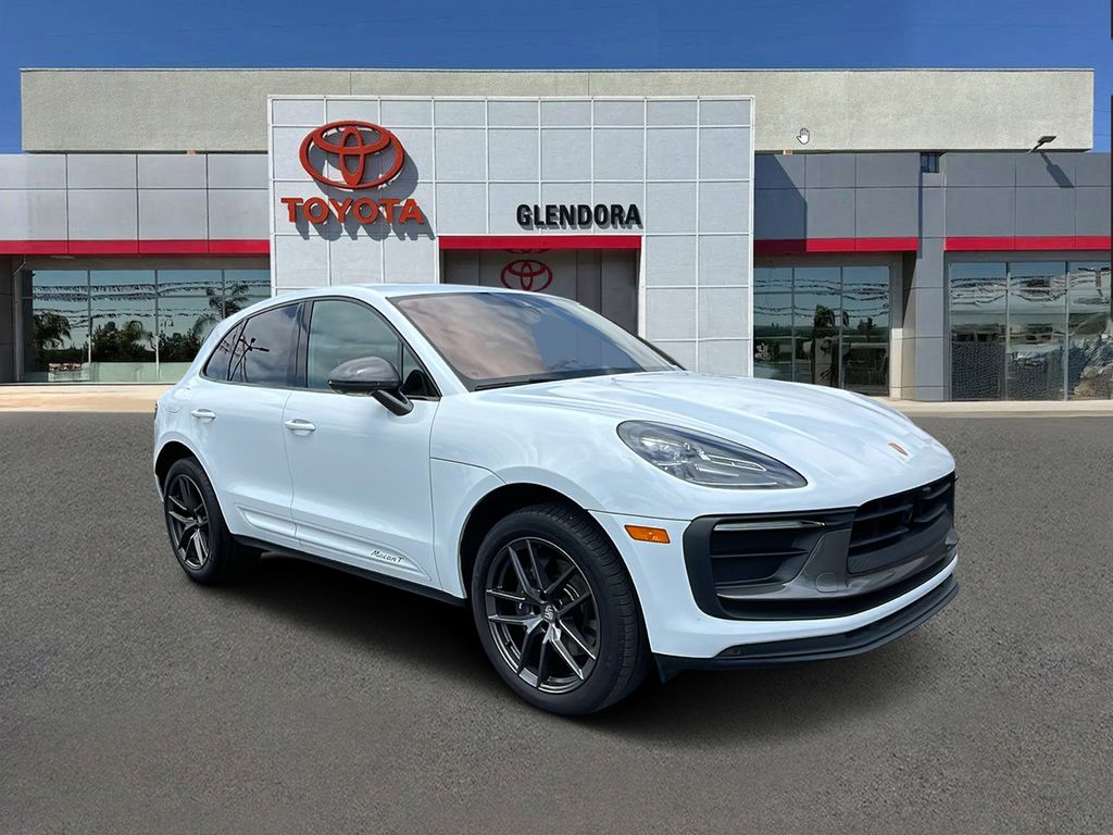 2023 Porsche Macan T's photo