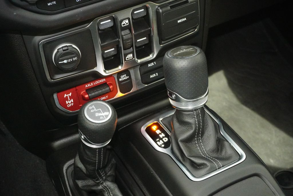 Used Car 2025 Jeep Gladiator  Mojave For Sale Under $50,000 In Weatherford, Texas