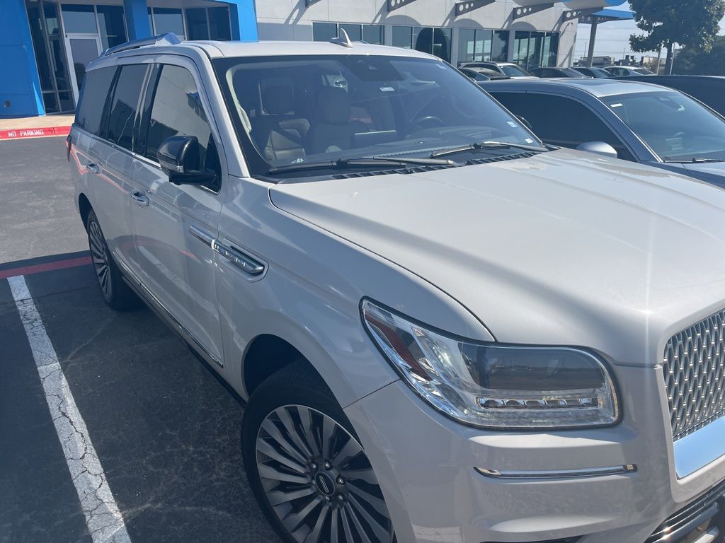 Thumbnail: 2020 Lincoln Navigator - 3
