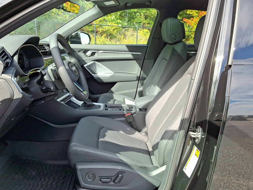 Thumbnail: 2025 Audi Q3 - 6