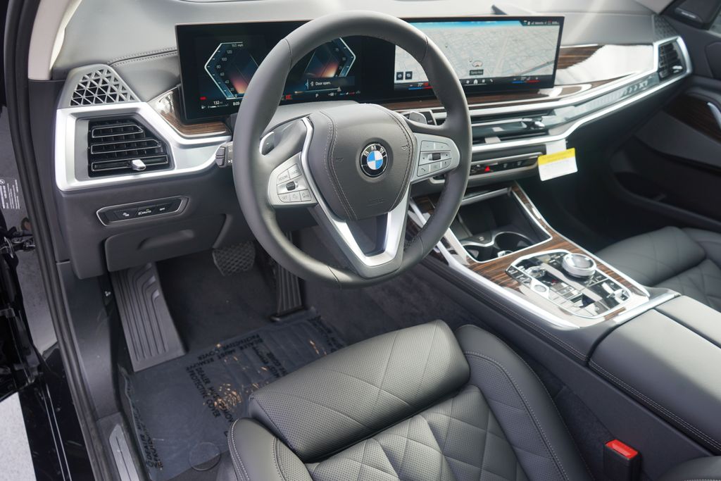 2025 BMW X7 xDrive40i 11