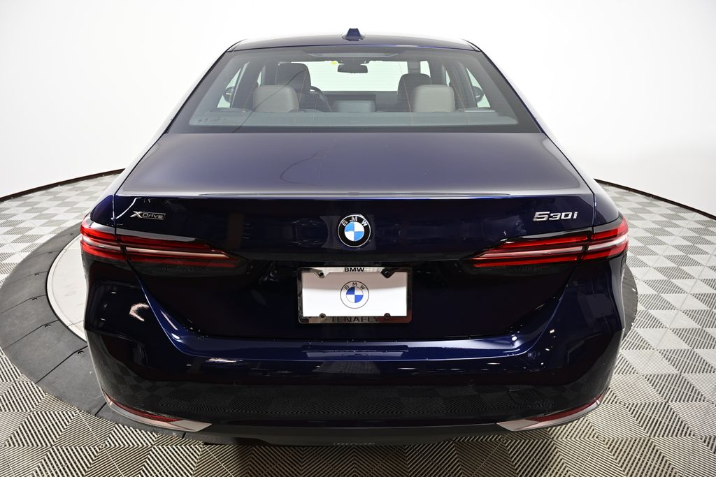 Thumbnail: 2026 BMW 5 Series - 4