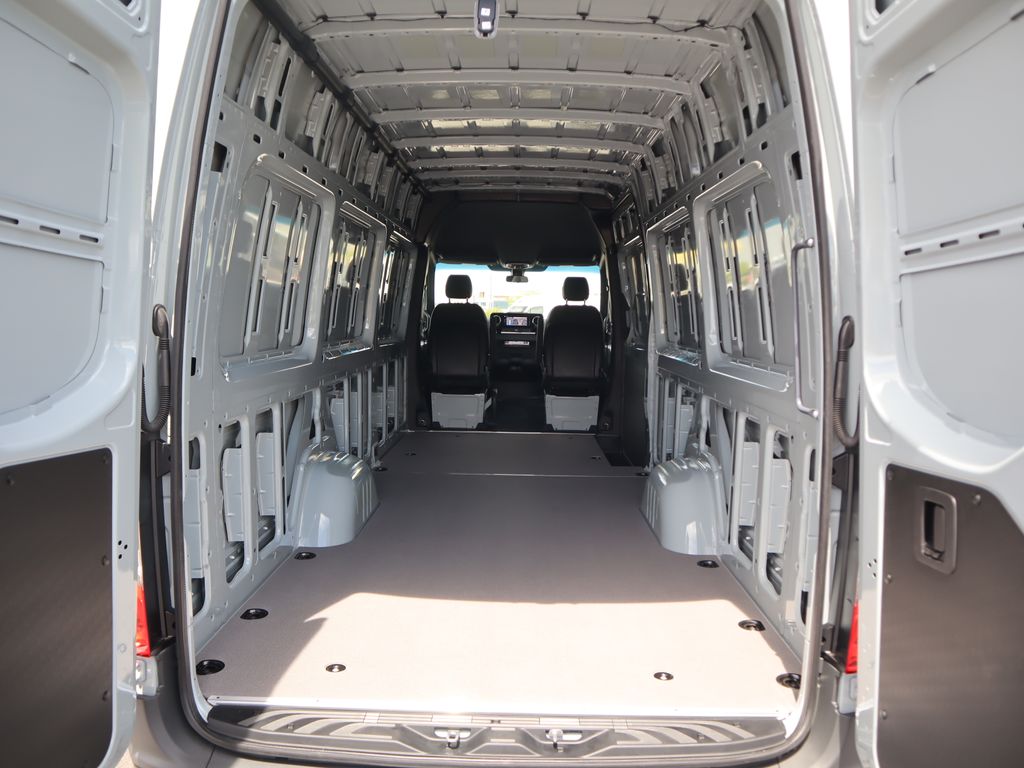Thumbnail: 2025 Mercedes-Benz Sprinter - 30