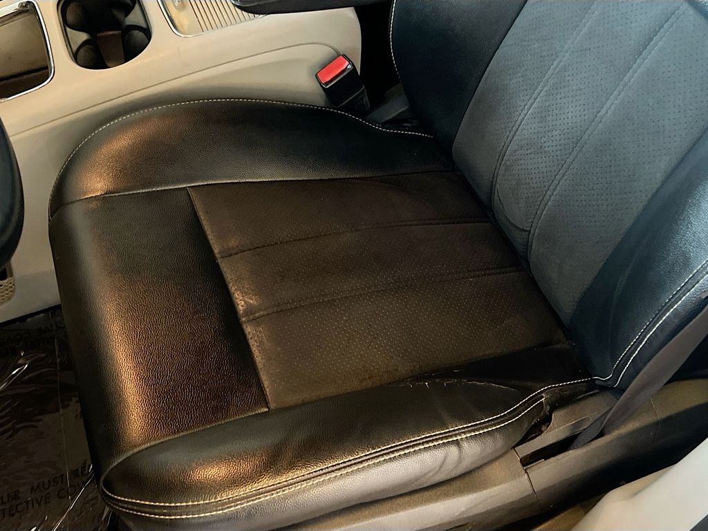 Used 2019 Gray Dodge SXT image 19
