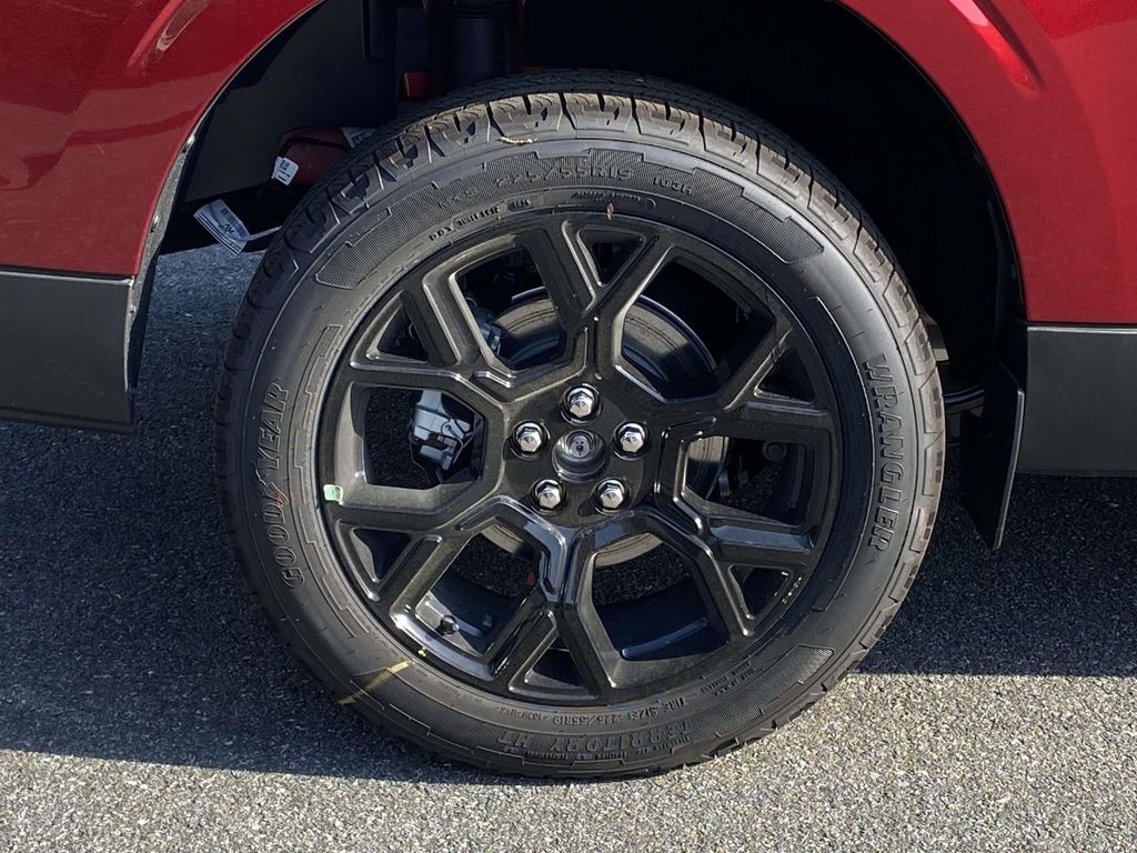 View vehicle photo 7